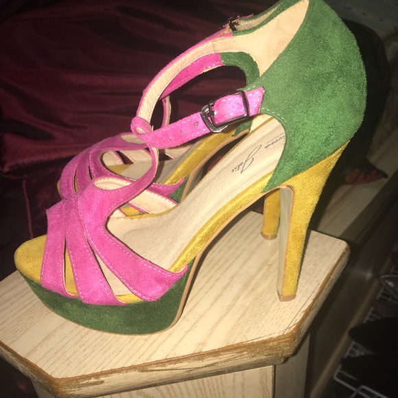 Shoes - Picture 2 of 3